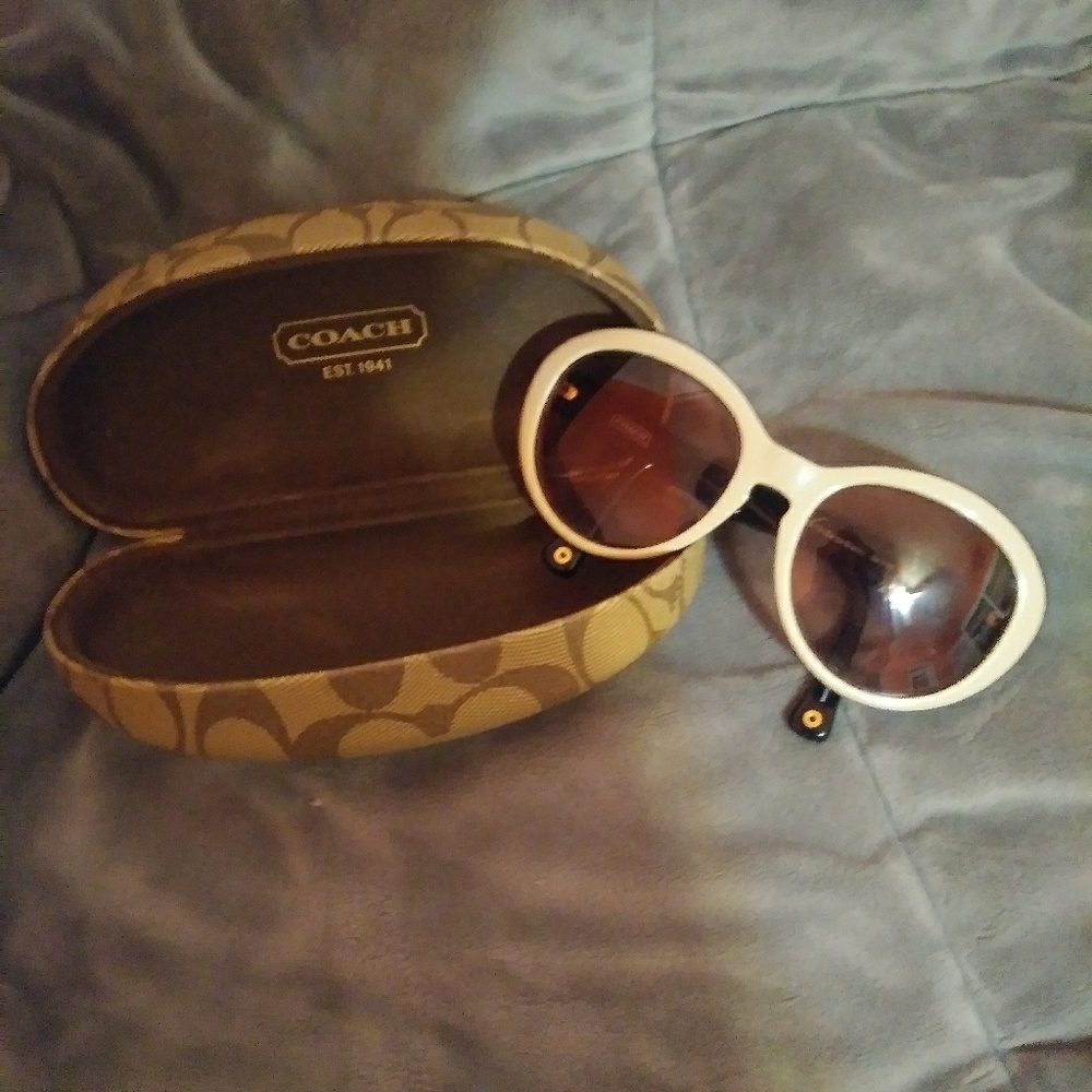 Coach beige/black lindsay sunglasses